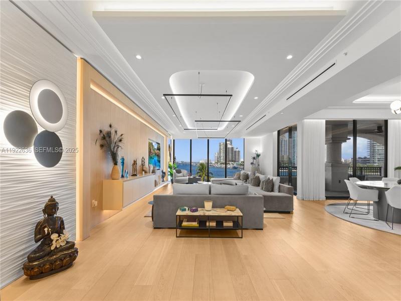 Condo for sale at Palazzo Della Luna 6842