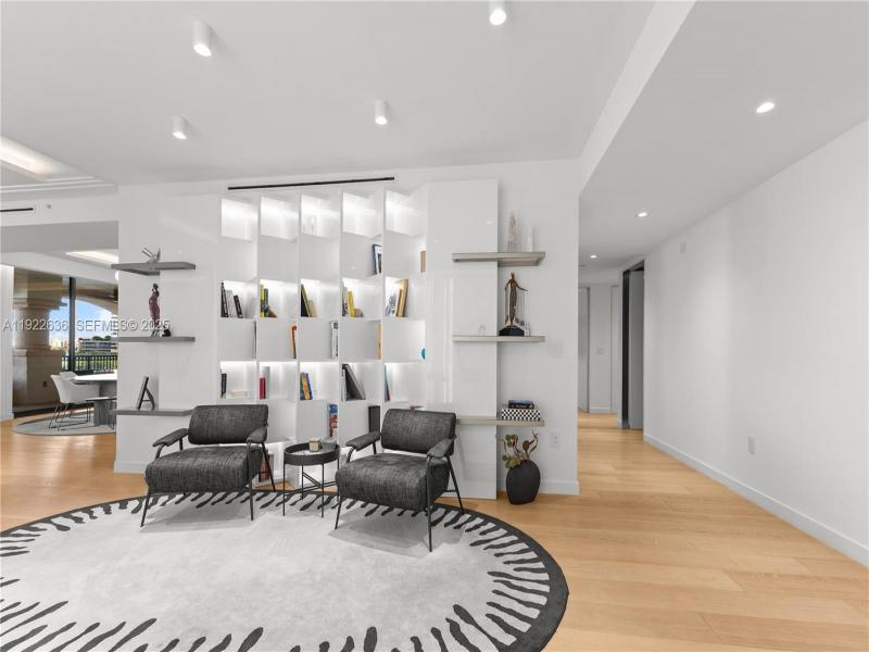 Condo for sale at Palazzo Della Luna 6842