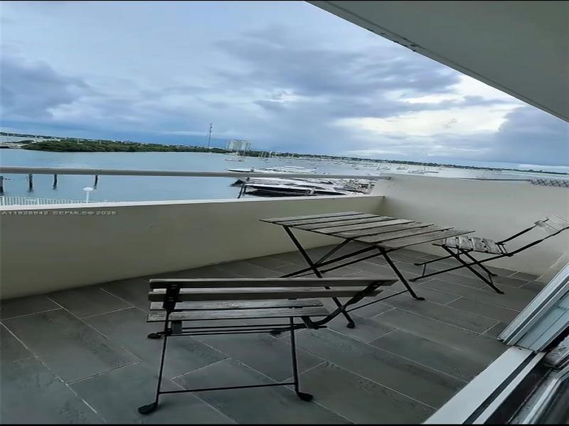 Comprar apartamento en Bayshore Yacht Tennis Club 315