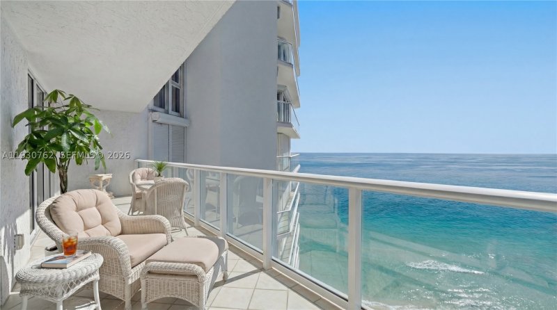 Condo for sale at Oceania 2 2722