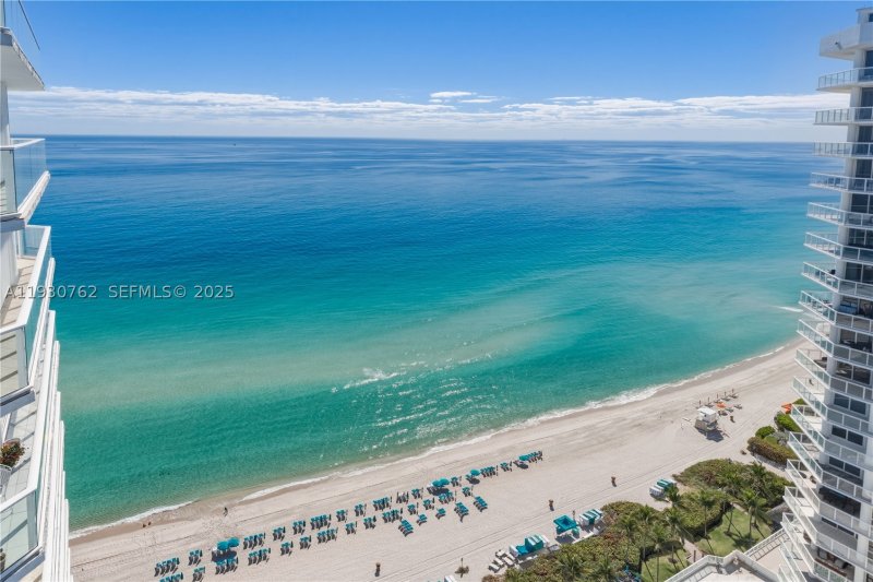 Condo for sale at Oceania 2 2722