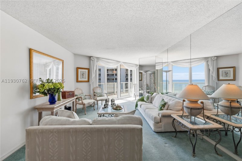 Condo for sale at Oceania 2 2722