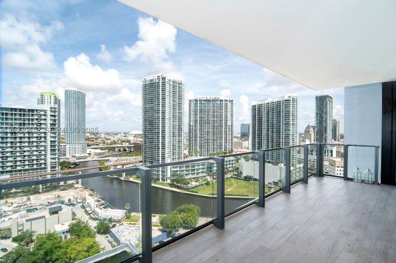 Brickell City Centre Reach Apt #2010