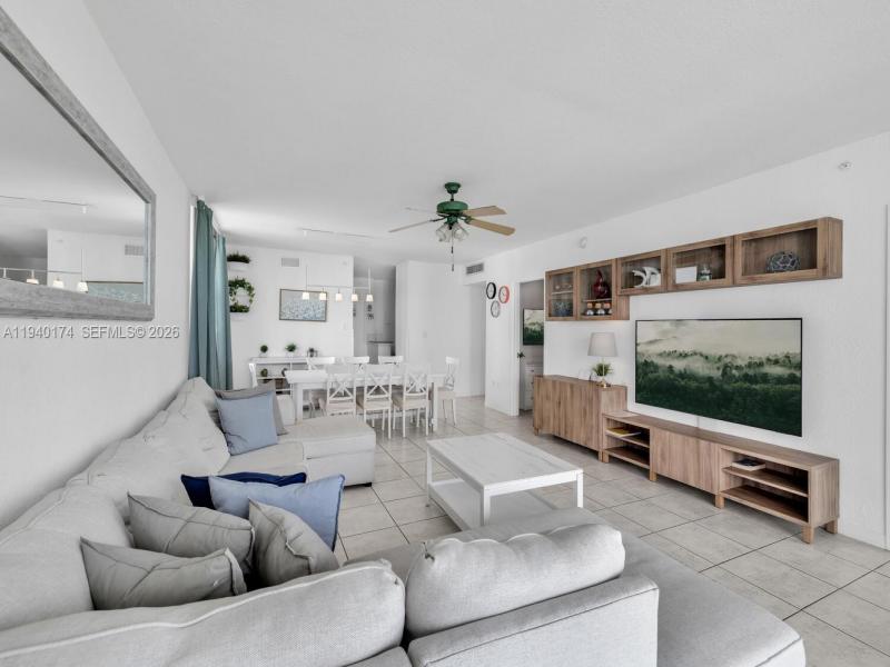 Condo for sale at Pavilion 825