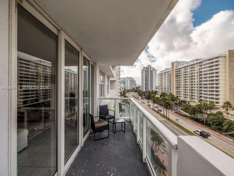 Condo for sale at Pavilion 825