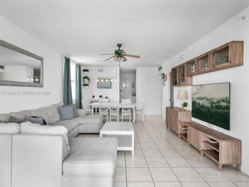 Condo for sale at Pavilion 825
