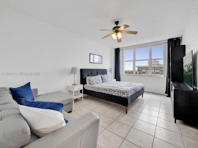 Condo for sale at Pavilion 825