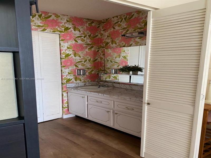 Condo for sale at Imperial Towers 707