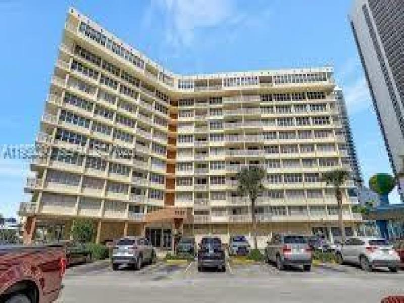 Condo for sale at Imperial Towers 707