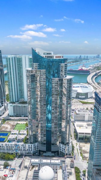 Paramount Miami WorldCenter Apt #306