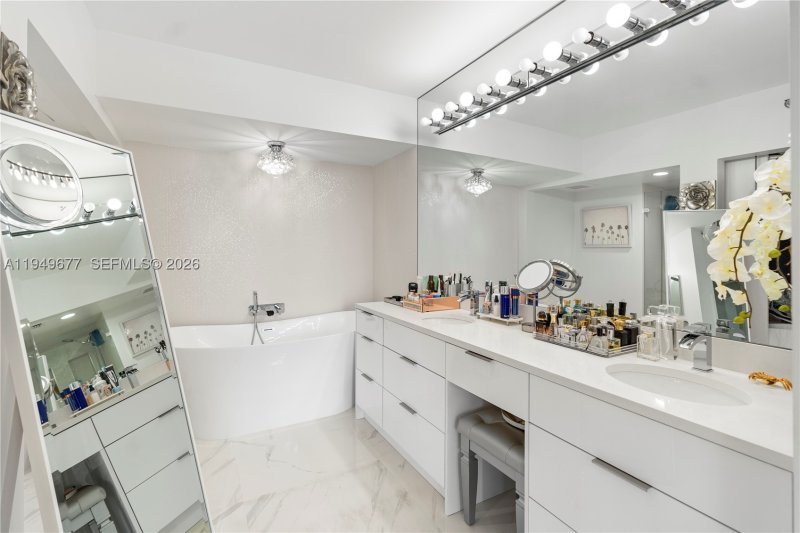 Comprar apartamento en Mystic Pointe 300 1017