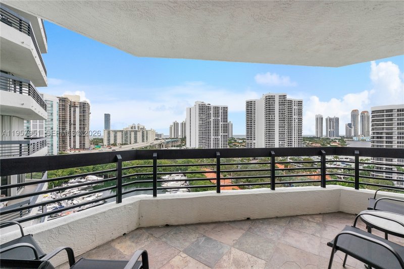 Condo for sale at Mystic Pointe 400 1407