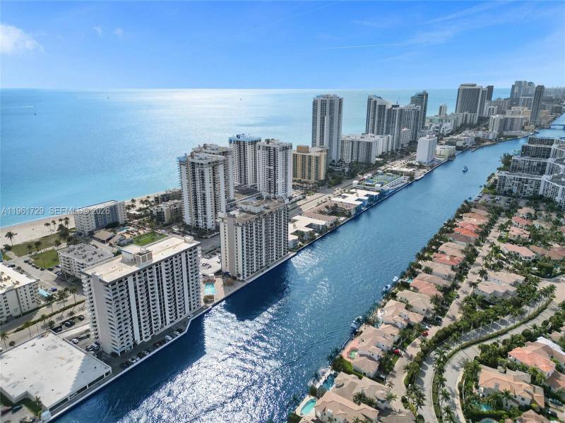 Condo for sale at Allington Towers 16B
