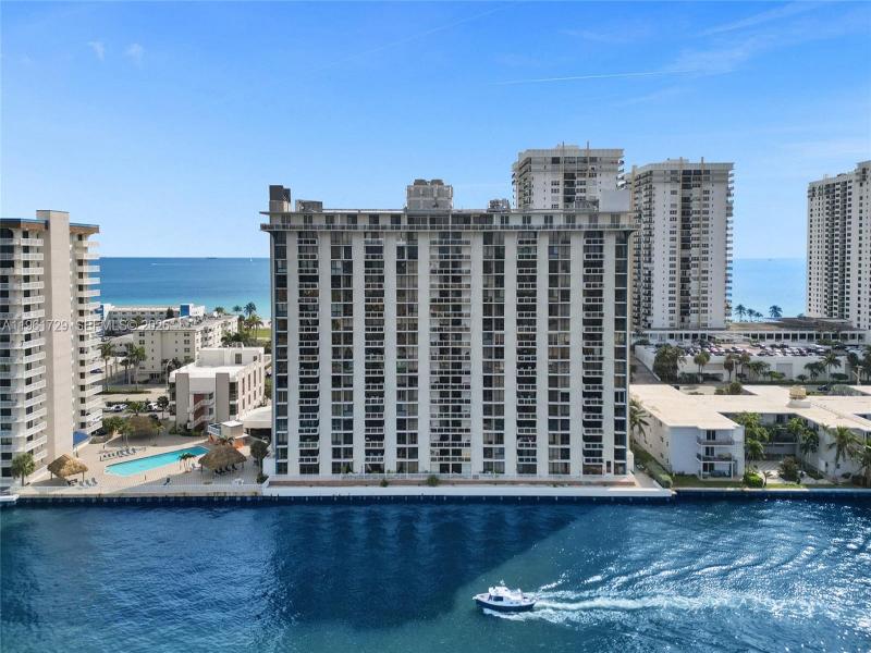 Condo for sale at Allington Towers 16B