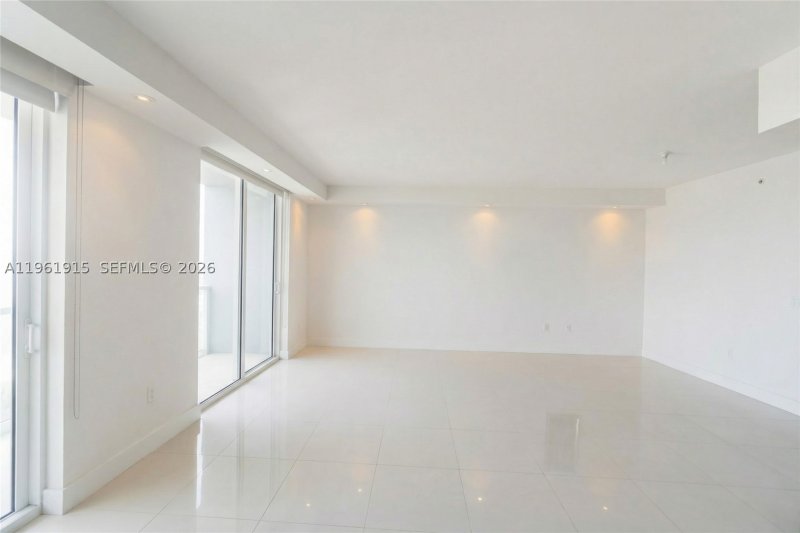 Condo for sale at Vizcayne South Tower 3105