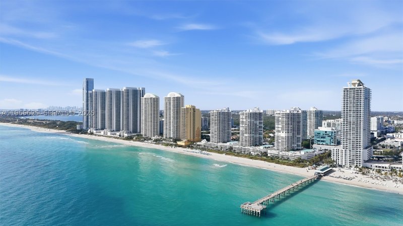 Condo for sale at Oceania 1 714