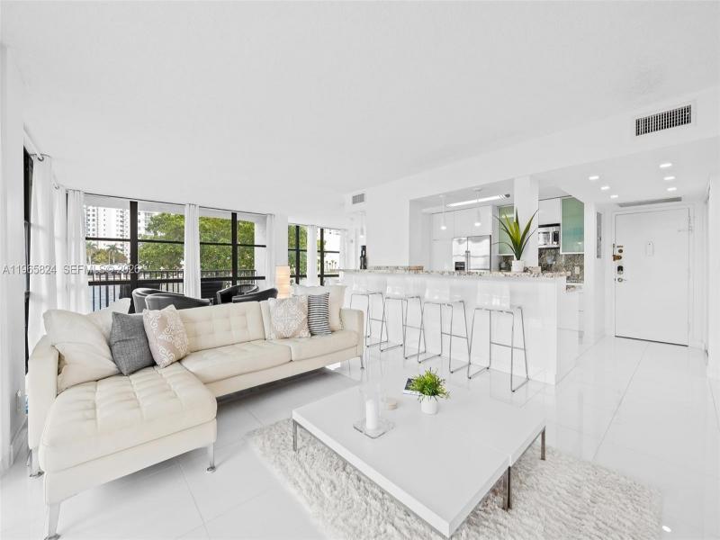 Condo for sale at Oceanview Park 221