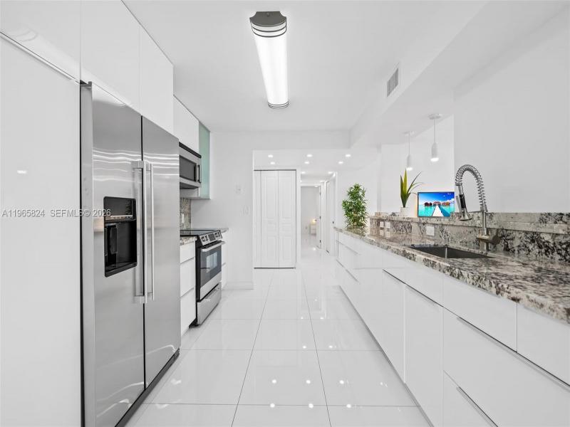 Condo for sale at Oceanview Park 221