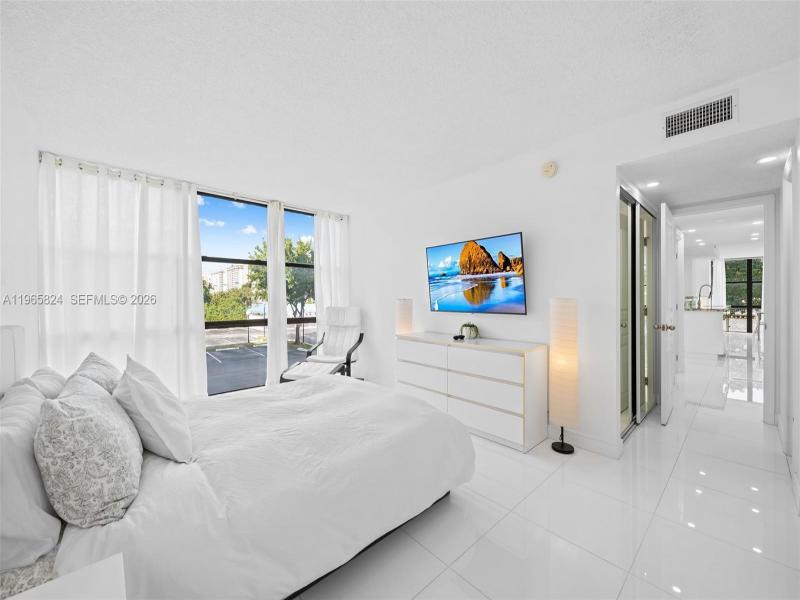 Condo for sale at Oceanview Park 221