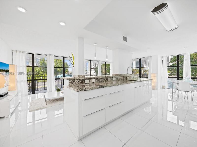 Condo for sale at Oceanview Park 221