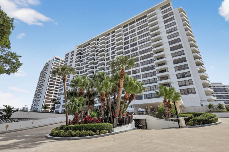 Condo for sale at Olympus Towers 1101