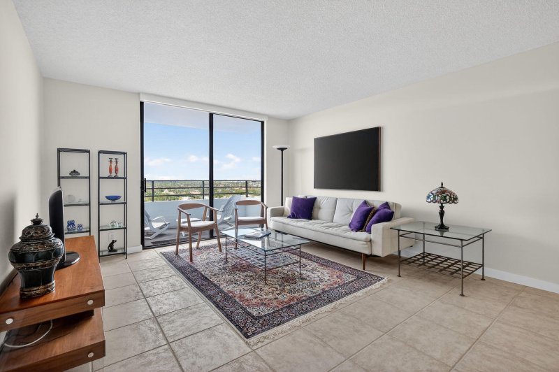 Condo for sale at Olympus Towers 1101