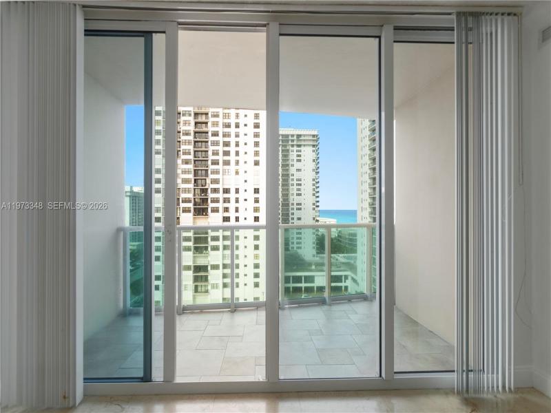 Condo for sale at The Wave Condo 1239