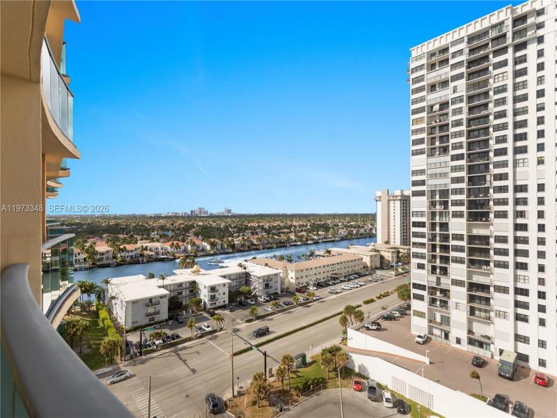 Condo for sale at The Wave Condo 1239