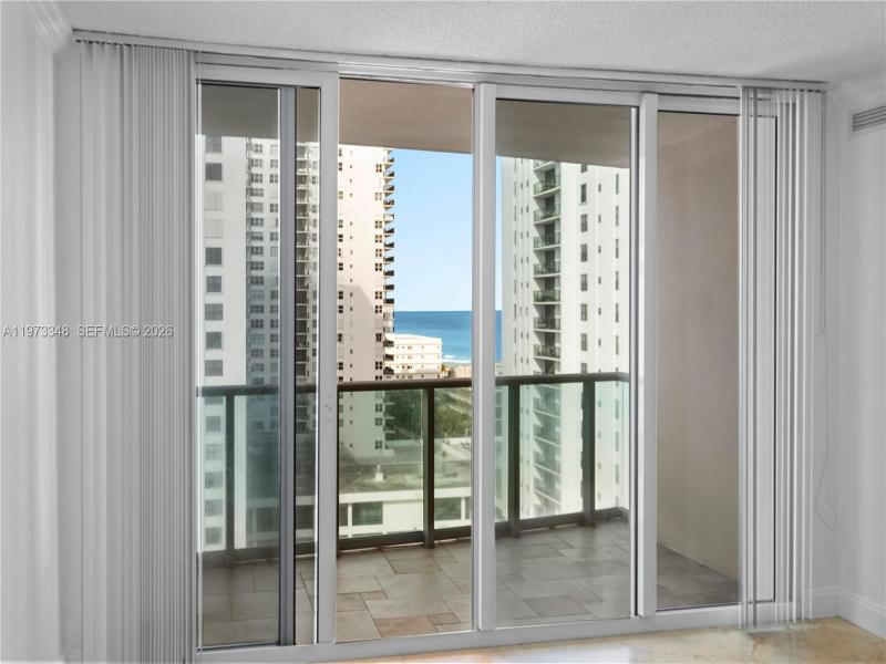 Condo for sale at The Wave Condo 1239