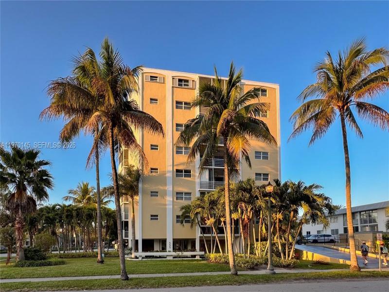 Crandon Tower Apt #82