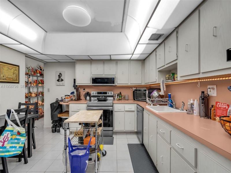Condo for sale at Olympus Towers 1021