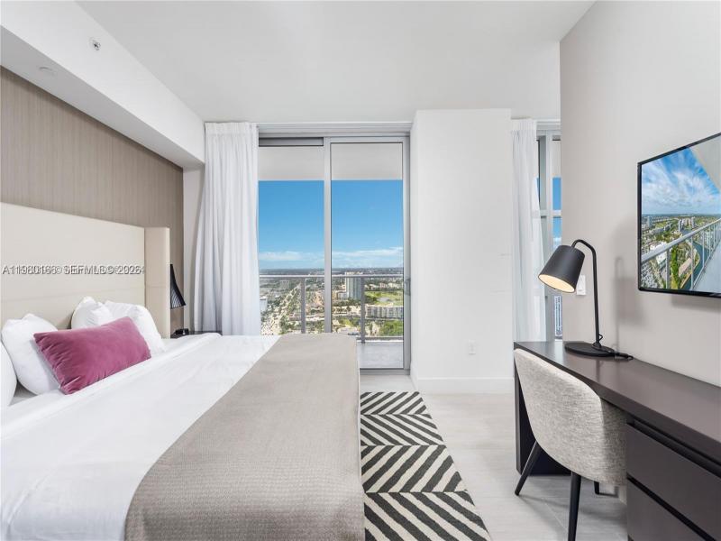 Comprar apartamento no Hyde Beach House R2804