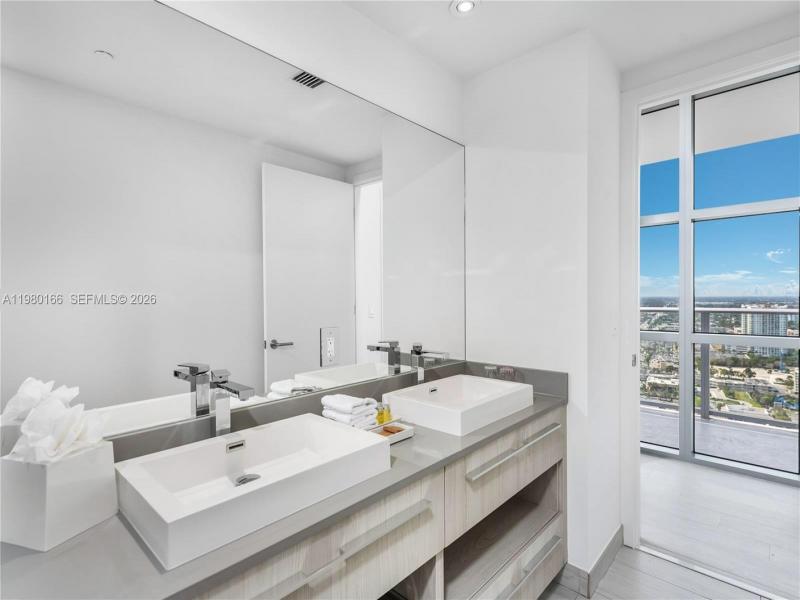 Comprar apartamento no Hyde Beach House R2804