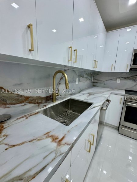 The Plaza Bal Harbour Apt #606