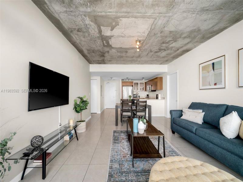 Condo for sale at Midtown Midblock 814
