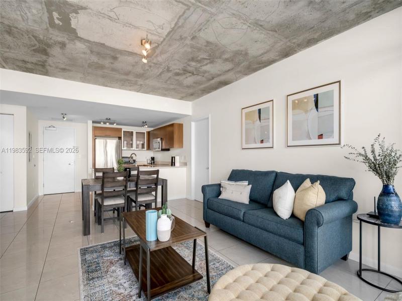 Condo for sale at Midtown Midblock 814