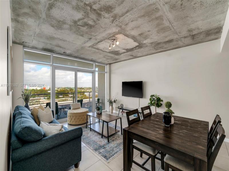 Condo for sale at Midtown Midblock 814
