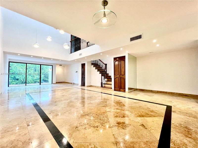 Comprar apartamento en Poinciana Island 505