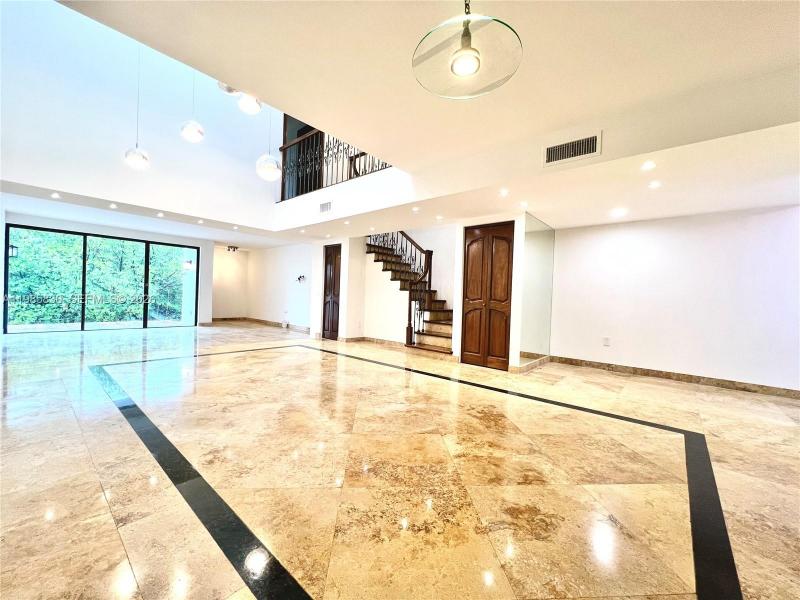 Comprar apartamento en Poinciana Island 505