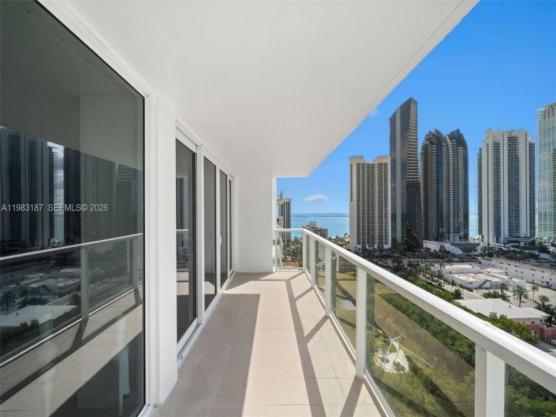 Comprar apartamento no Winston Towers 2202