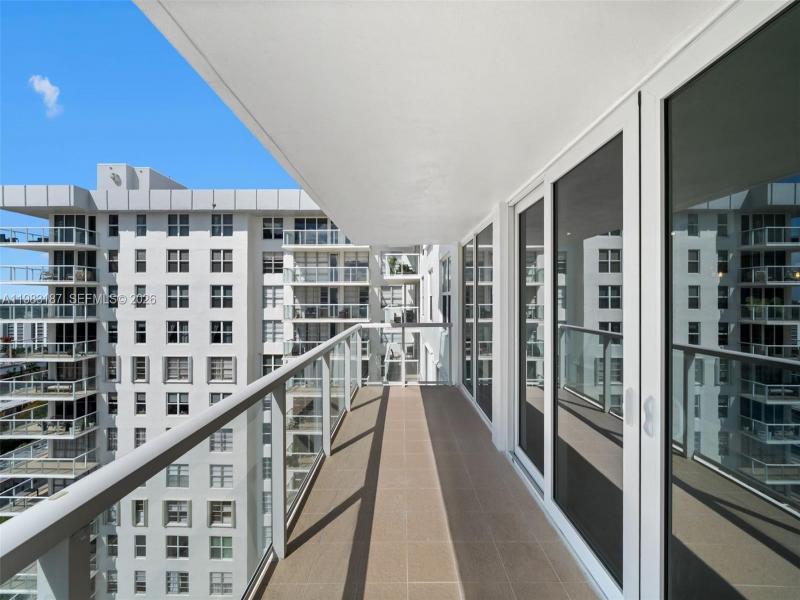 Comprar apartamento no Winston Towers 2202