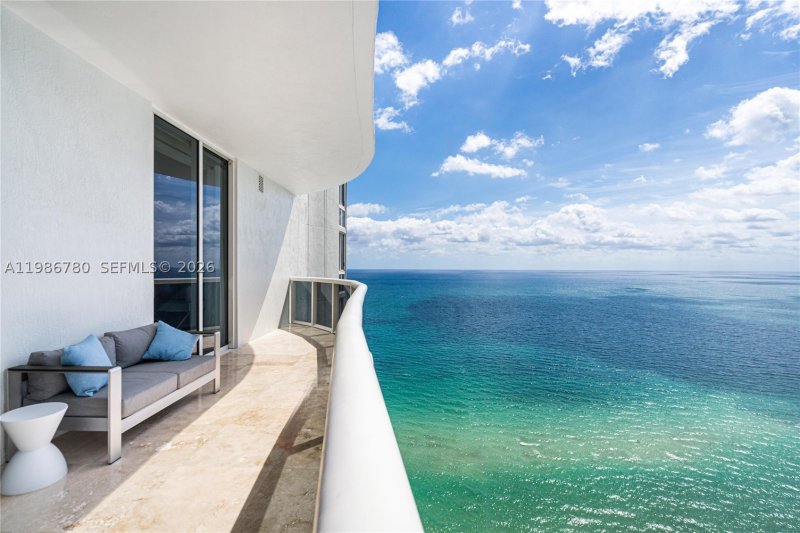Apartment for rent at Trump Tower One 3002
