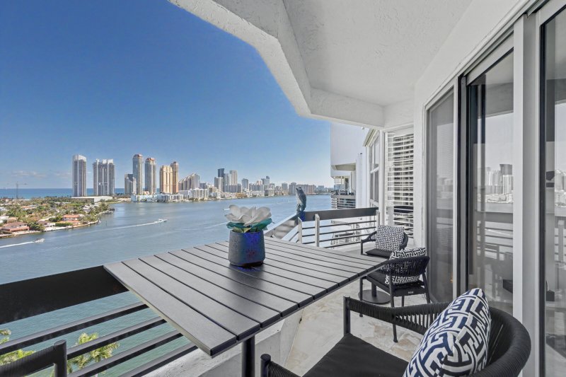 Mystic Pointe 300 Apt #Ph16