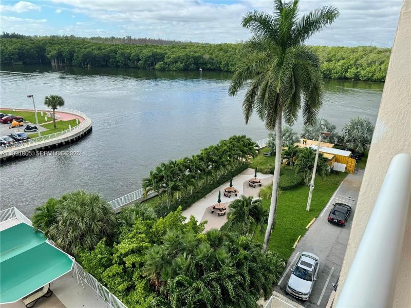 Comprar apartamento en Coastal Towers 609