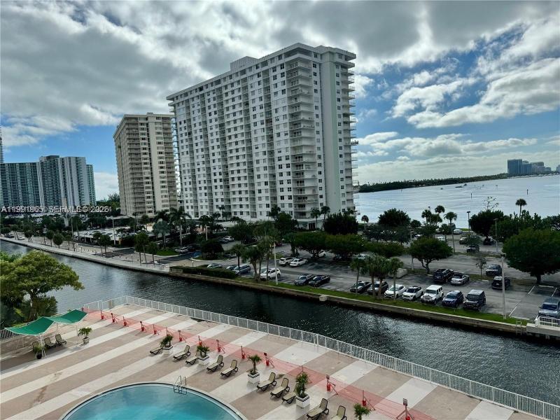 Comprar apartamento en Coastal Towers 609