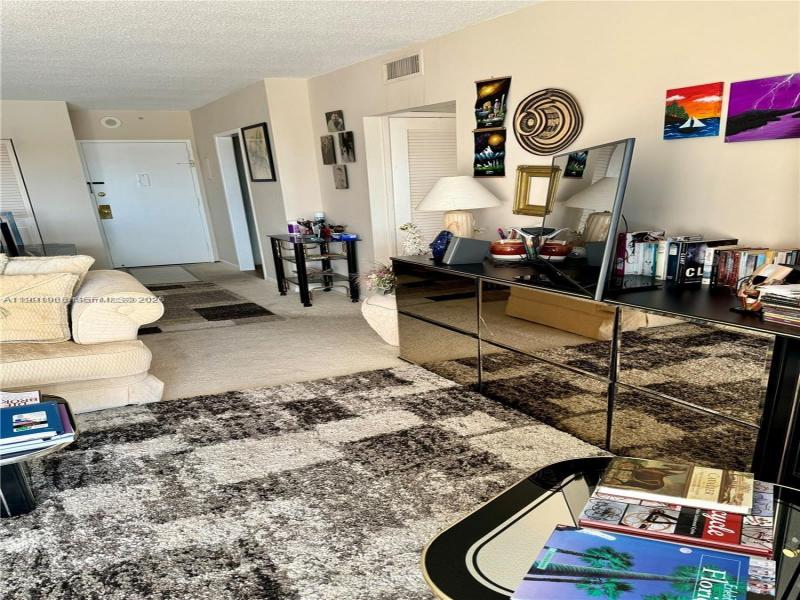 Comprar apartamento en Coastal Towers 609