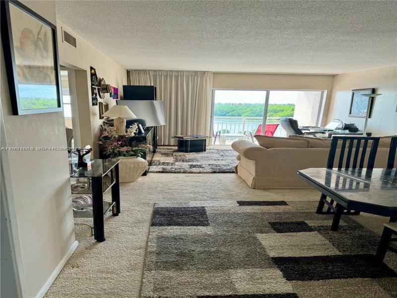 Comprar apartamento en Coastal Towers 609