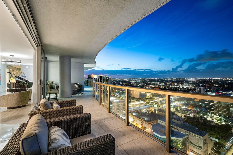 Condo for sale at 100 Las Olas 4301