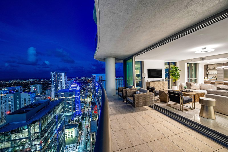 Condo for sale at 100 Las Olas 4301