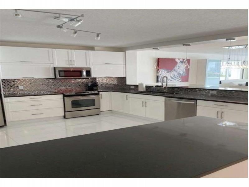 Alquiler de apartamento en Golden Bay Club 605